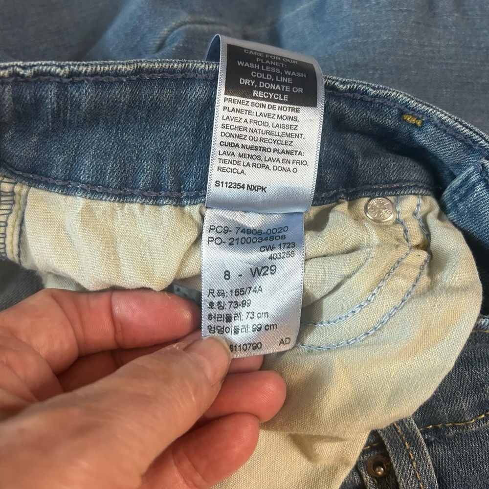 Signature by Levi Strauss Mid-Rise Capri Jeans - EUC - Picture 3 of 6